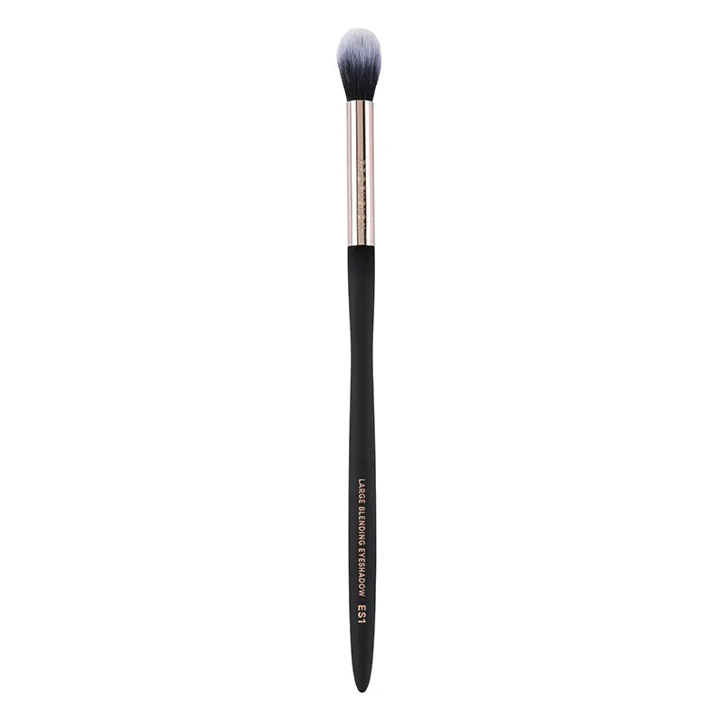 Artistry Series | Large Blending Eyeshadow Brush